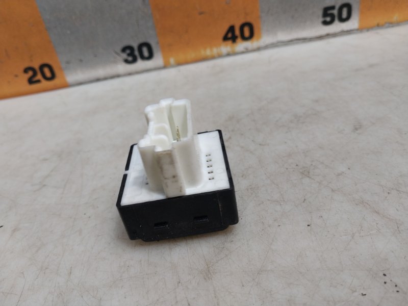 Кнопка регулировки зеркала