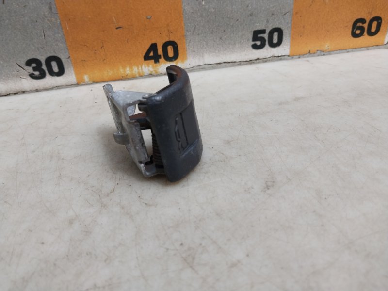 Ручка открывания капота