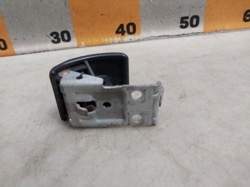 Ручка открывания капота