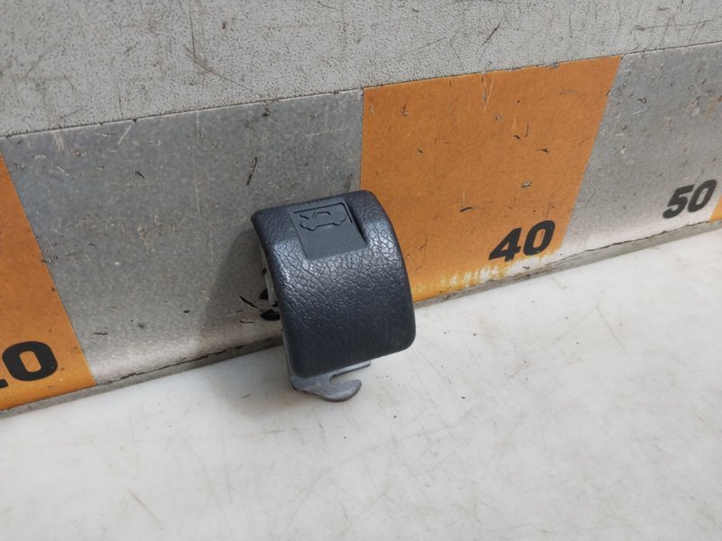 Ручка открывания капота