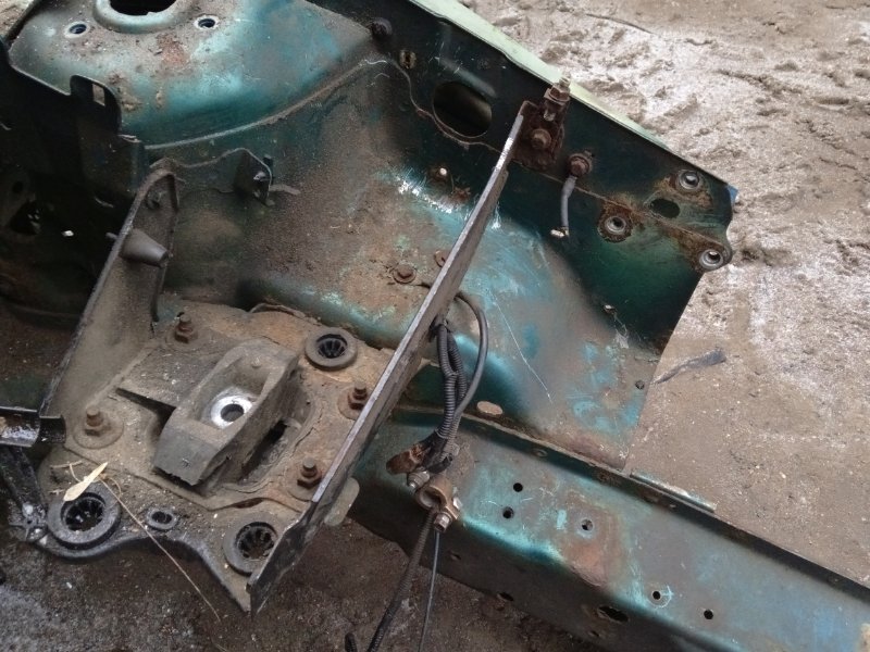 Лонжерон передний левый