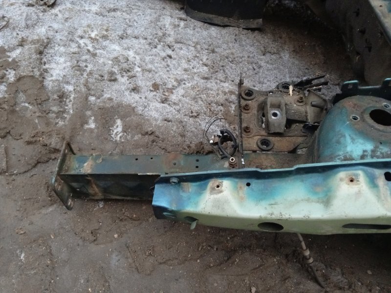 Лонжерон передний левый