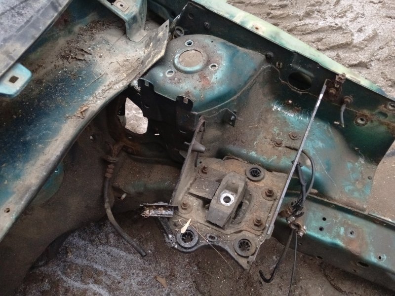 Лонжерон передний левый