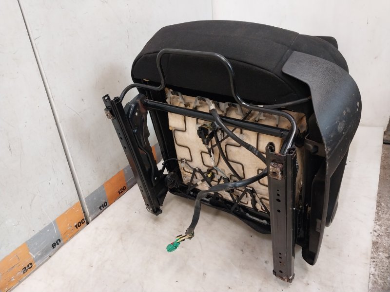 Сиденье переднее левое