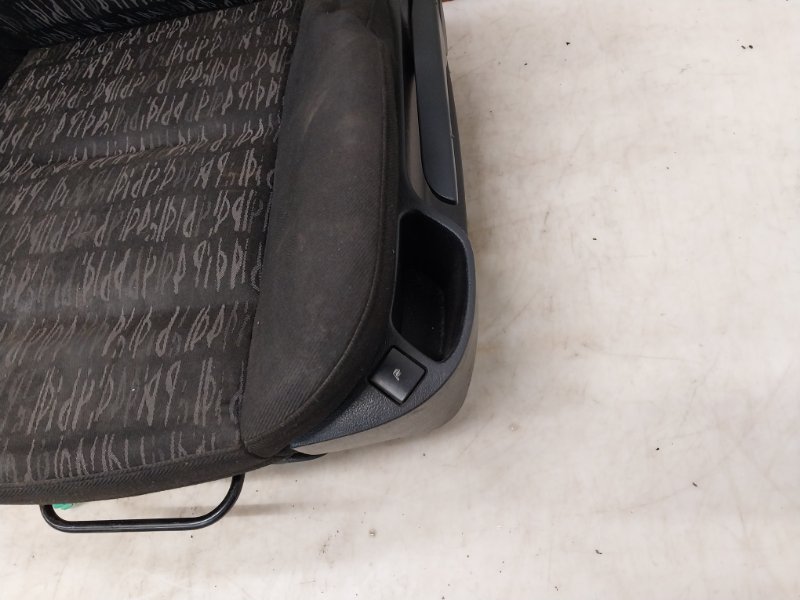 Сиденье переднее левое