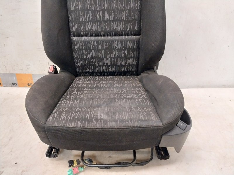 Сиденье переднее левое