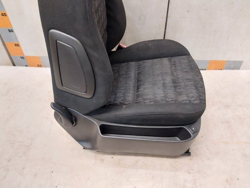 Сиденье переднее правое