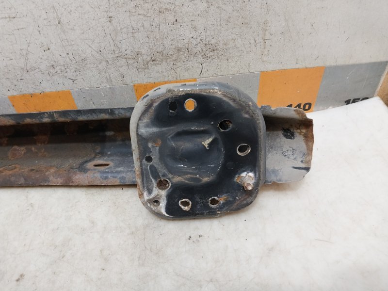 Усилитель заднего бампера