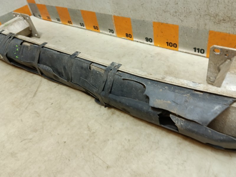 Усилитель переднего бампера