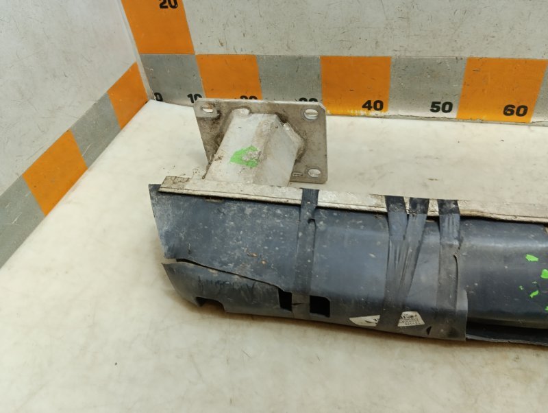 Усилитель переднего бампера