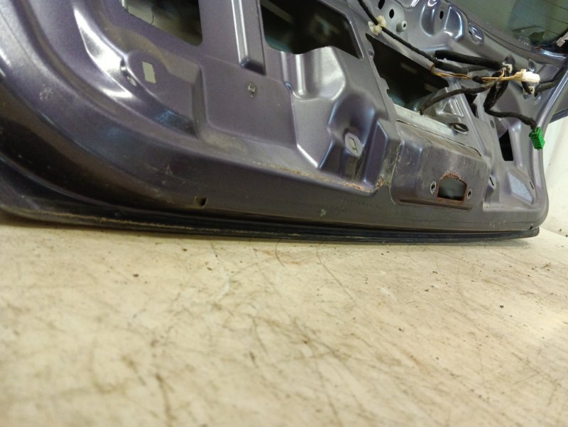 Дверь багажника