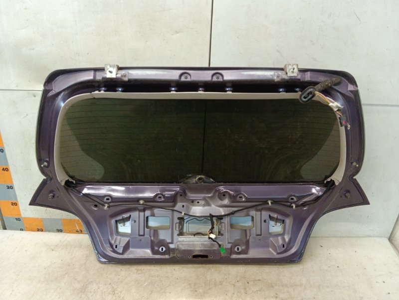 Дверь багажника