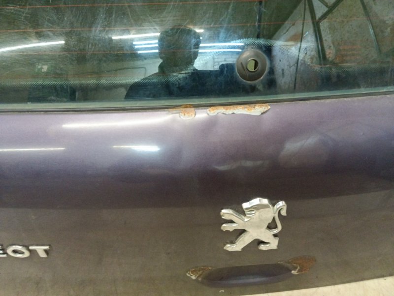 Дверь багажника