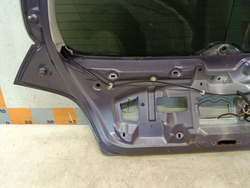 Дверь багажника