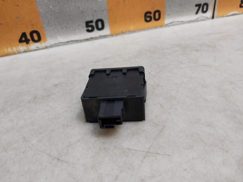 Кнопка корректора фар