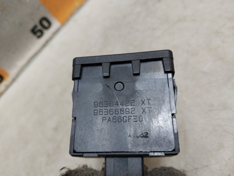 Кнопка корректора фар