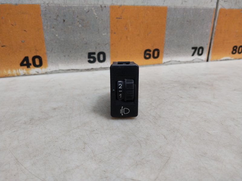 Кнопка корректора фар