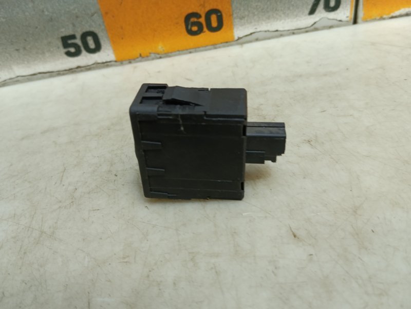 Кнопка корректора фар