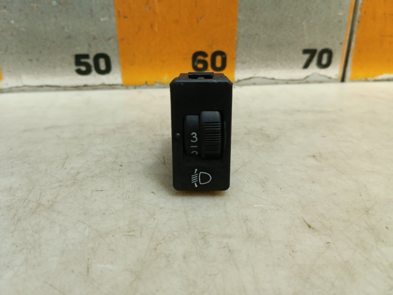 Кнопка корректора фар