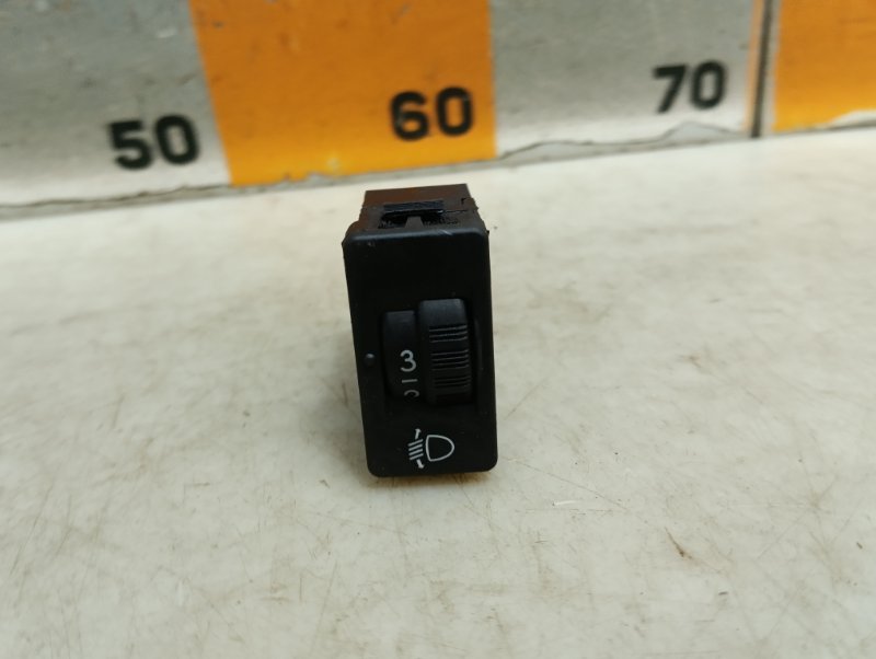 Кнопка корректора фар