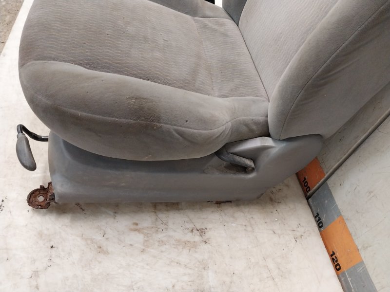 Сиденье переднее левое