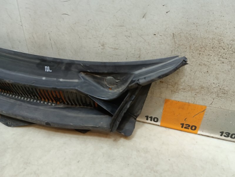 Планка под лобовое стекло