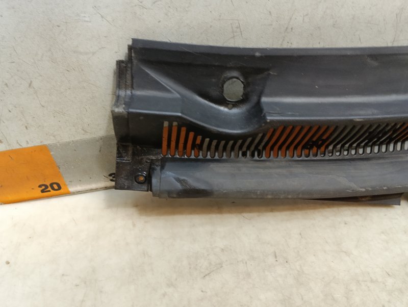 Планка под лобовое стекло