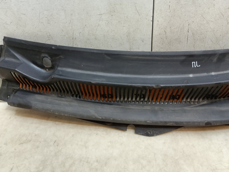 Планка под лобовое стекло