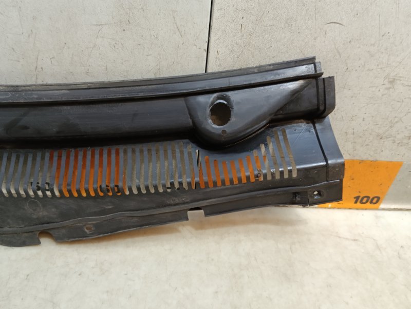 Планка под лобовое стекло