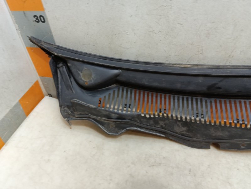 Планка под лобовое стекло