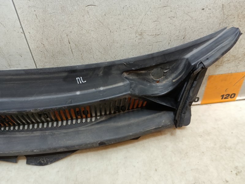 Планка под лобовое стекло