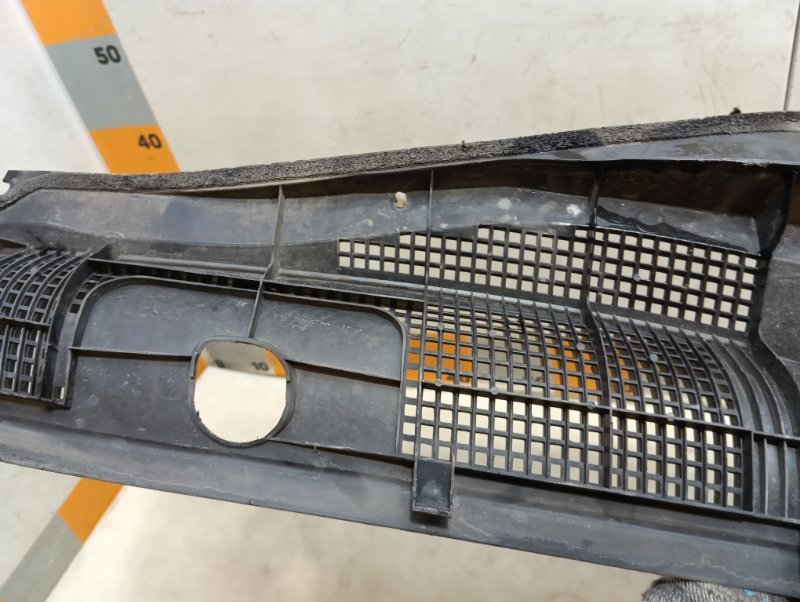 Планка под лобовое стекло