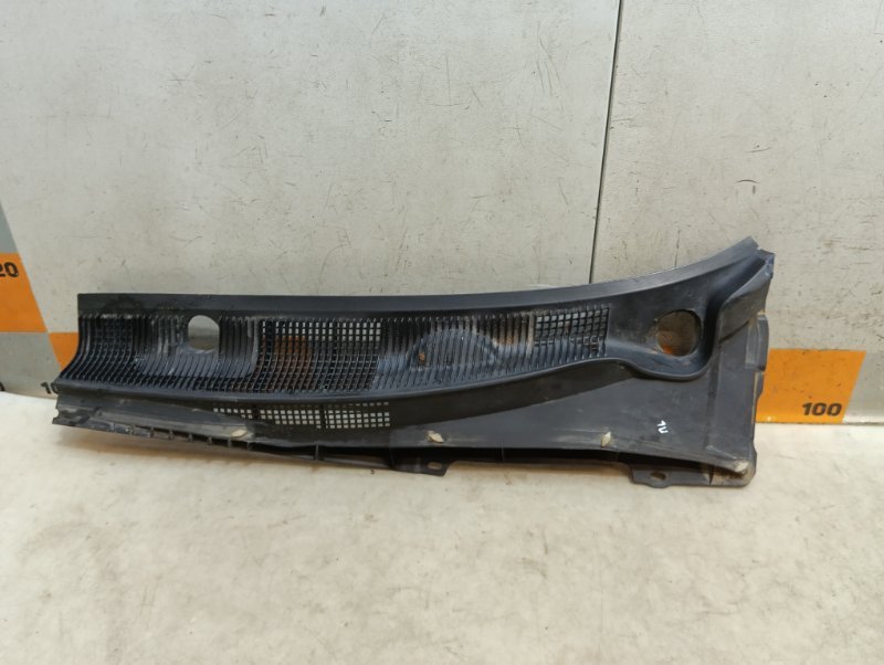 Планка под лобовое стекло