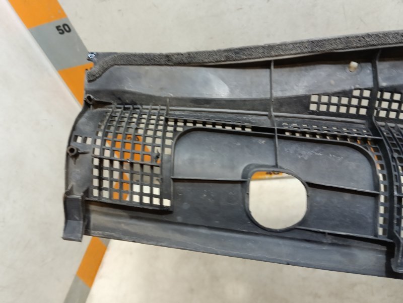 Планка под лобовое стекло