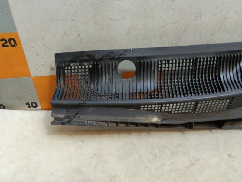 Планка под лобовое стекло