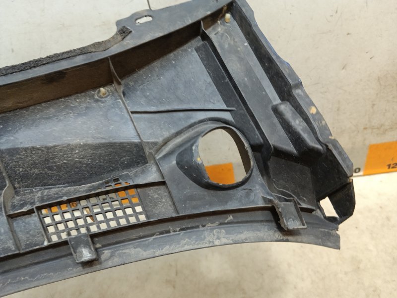 Планка под лобовое стекло