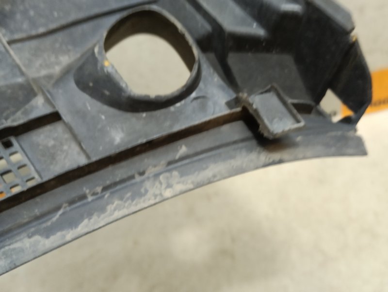 Планка под лобовое стекло