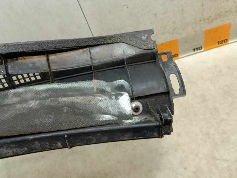 Планка под лобовое стекло