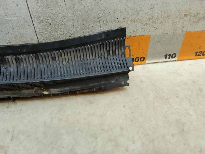 Планка под лобовое стекло