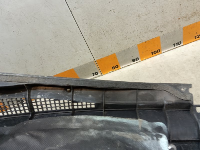 Планка под лобовое стекло