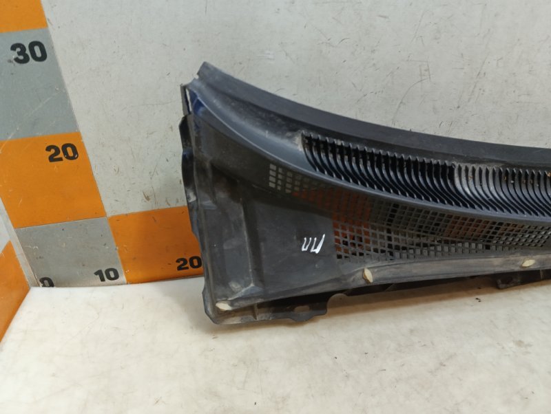 Планка под лобовое стекло