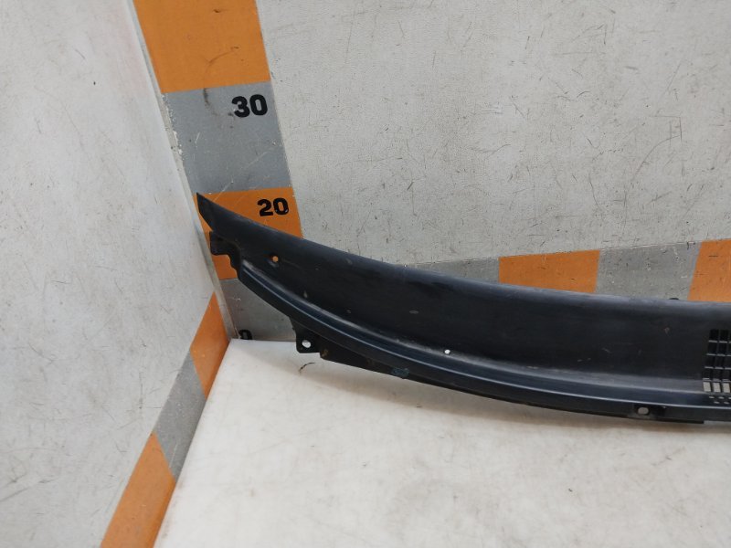 Решетка стеклоочистителей (Жабо)