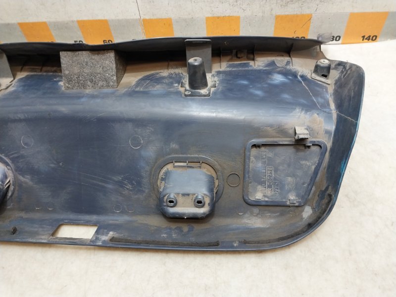 Обшивка двери багажника