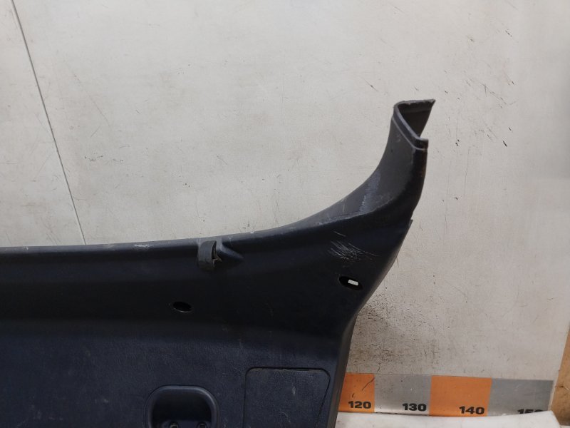 Обшивка двери багажника