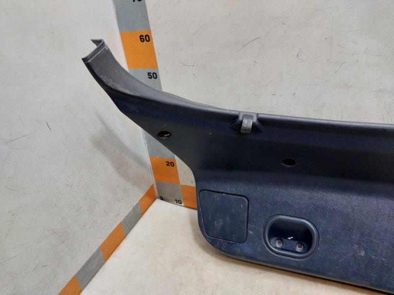 Обшивка двери багажника