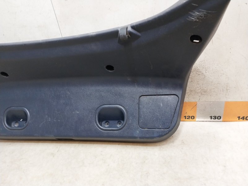 Обшивка двери багажника