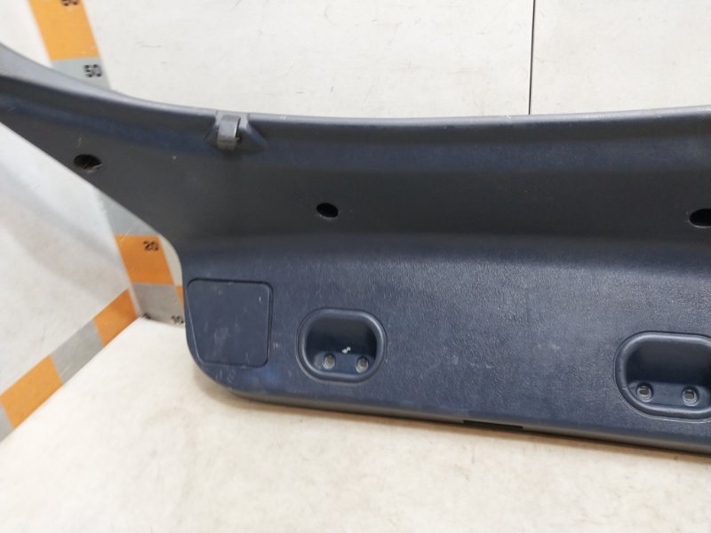 Обшивка двери багажника