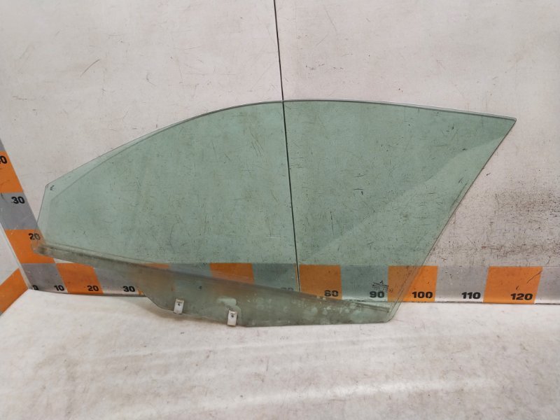 Стекло двери передней правой