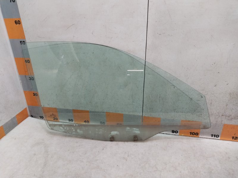 Стекло двери передней правой