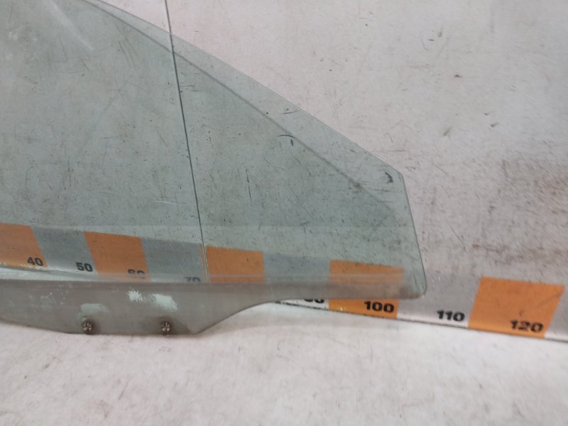 Стекло двери передней правой